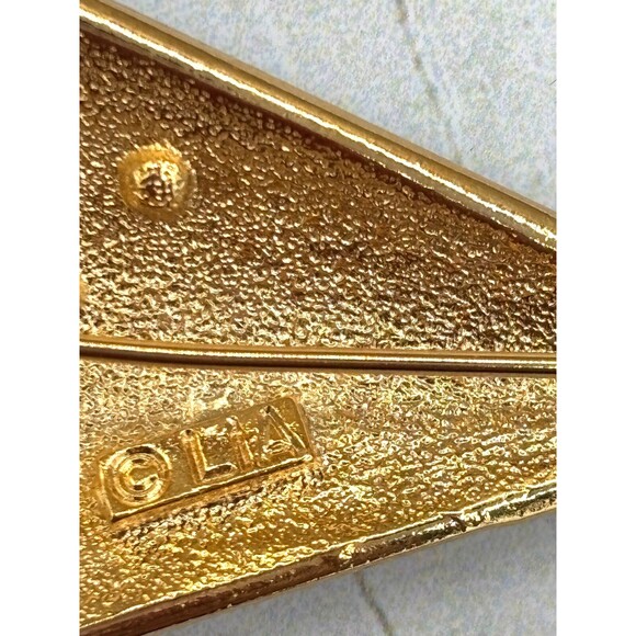 Vintage LIA Signed Christmas Tree Brooch Pin Enamel Green & Red Stones Gold Tone - Picture 3 of 10